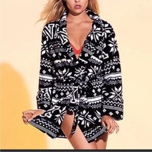 Victoria's Secret PINK Snowflake Robe